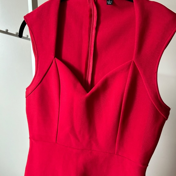 Red hot dress! - Picture 4 of 9